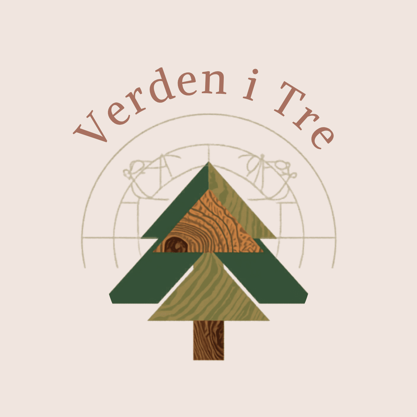 Verden i Tre logo – geometrisk gran med verdenskart, bærekraftige treprodukter fra hele verden